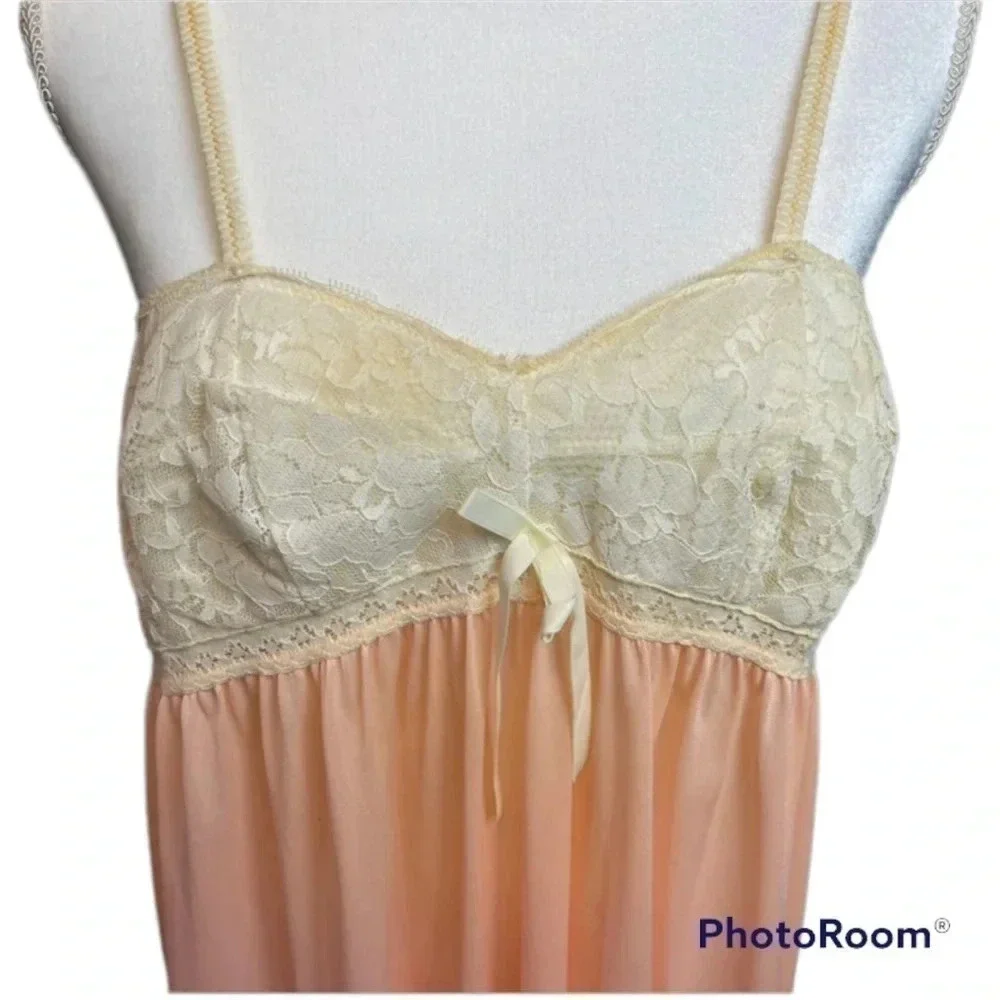 VINTAGE long nightgown with lace‎ bustier.